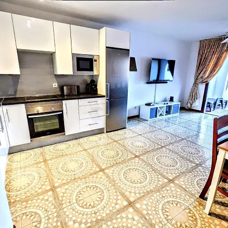 Premium Fairways Luxury Apartment With Stunning Mountain Views *
